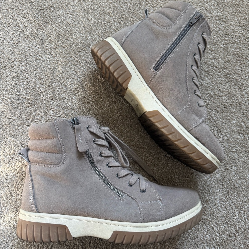 White Mountain Leather Water-Repellent High-Top Ankle Boots with Zipper - sz 9